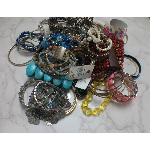 Vintage To Now Mixed Lot Bracelets Beaded Stretch Cuff Bangel Charm Wearable - Picture 2 of 6